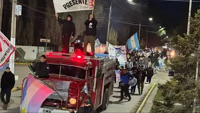 Crisis policial en Santa Cruz: rechazan la oferta de Claudio Vidal y se recrudece el conflicto en Río Gallegos Crisis policial en Santa Cruz: rechazan la oferta de Claudio Vidal y se recrudece el conflicto en Río Gallegos