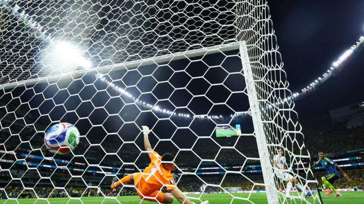 Colombia regresa al Mundial con triunfo 3-1 ante debutante Uzbekistán en el Azteca