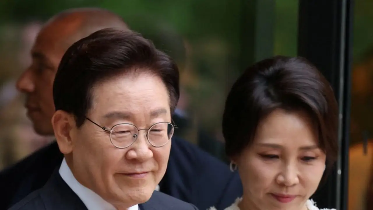 Lee se va del G7 con un bolígrafo de Trump tras diálogo sobre la península coreana
