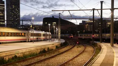 Un incendio interrumpe el tren de alta velocidad Madrid-Barcelona mientras se avecina ola de calor Un incendio interrumpe el tren de alta velocidad Madrid-Barcelona mientras se avecina ola de calor