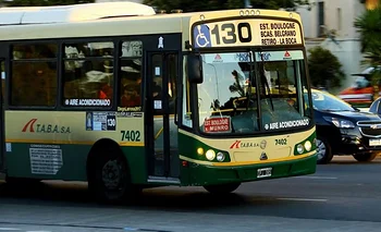 Colectivos: qué lineas van a recortar servicios de noche y cuáles reducirán su frecuencia  | Paro de colectivos