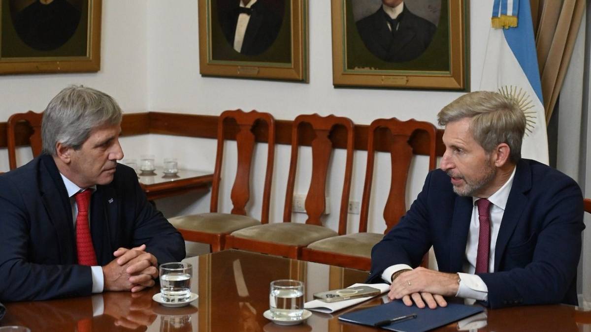 Luis Caputo y Frigerio firmaron un acuerdo de traspaso de inmuebles