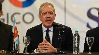 Refuerzo y aguinaldo: Suárez pagará un bono récord de $1.2 millones a estatales en medio de la caída del consumo Refuerzo y aguinaldo: Suárez pagará un bono récord de $1.2 millones a estatales en medio de la caída del consumo