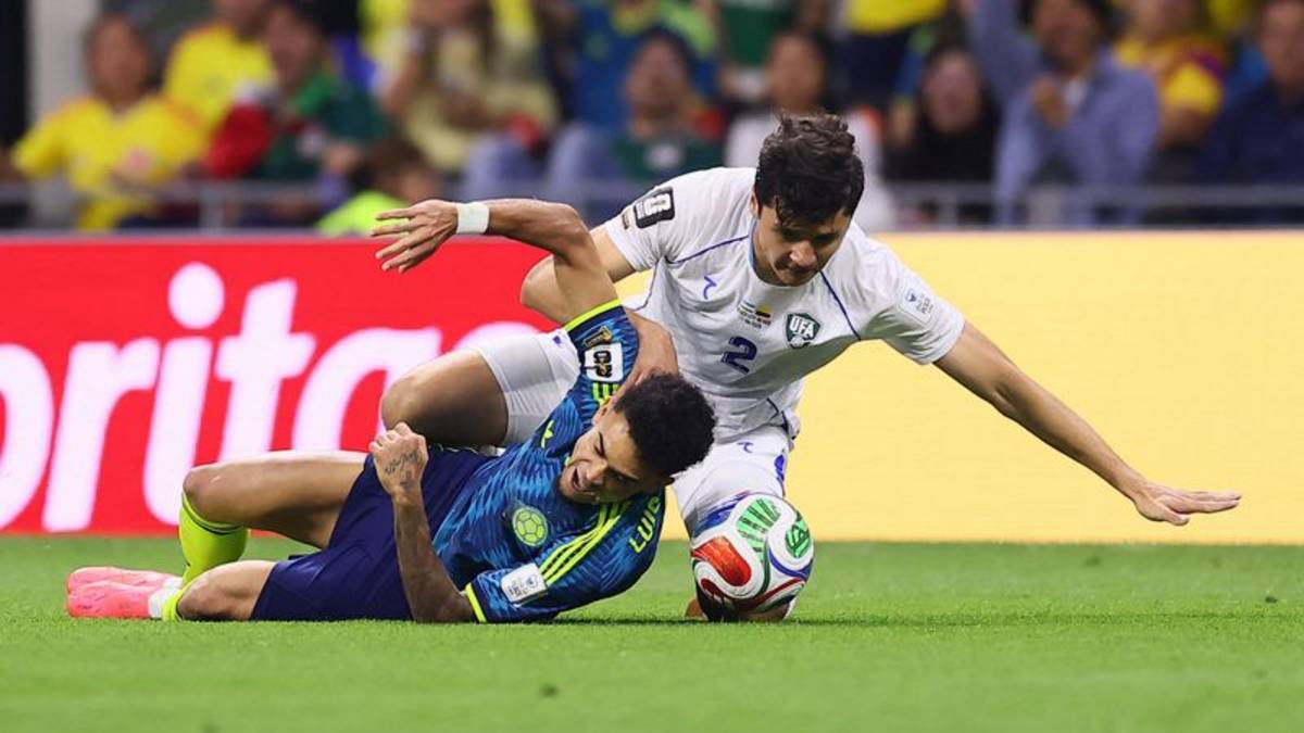 Uzbeko Khusanov envía una camiseta de disculpa al cámara herido en derrota ante Colombia en Mundial