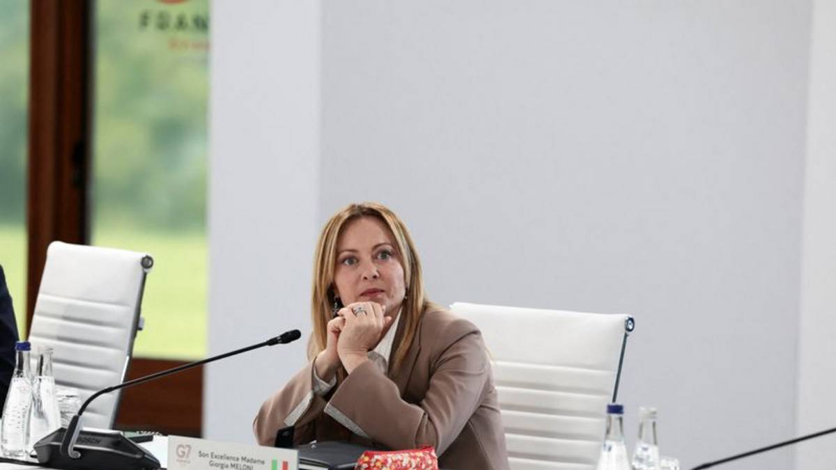 Meloni dice que Trump se inventó la historia de que ella le suplicó por una foto
