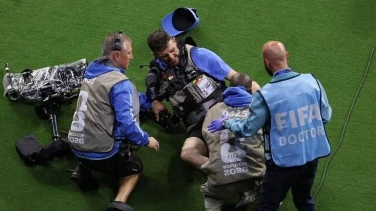 Una figura del Mundial 2026 le dio una patada a un camarógrafo y luego tuvo un tierno gesto