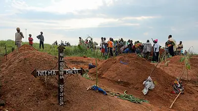 Al menos 30 muertes en un campamento del Congo muestran que el ébola podría estar propagándose rápidamente Al menos 30 muertes en un campamento del Congo muestran que el ébola podría estar propagándose rápidamente