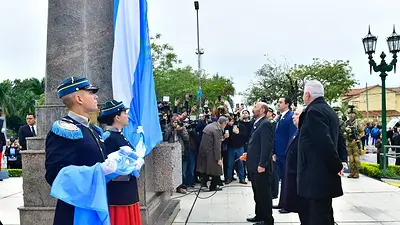 Fidelidad y compromiso: más de mil alumnos formoseños prometerán lealtad a la Bandera Nacional Fidelidad y compromiso: más de mil alumnos formoseños prometerán lealtad a la Bandera Nacional