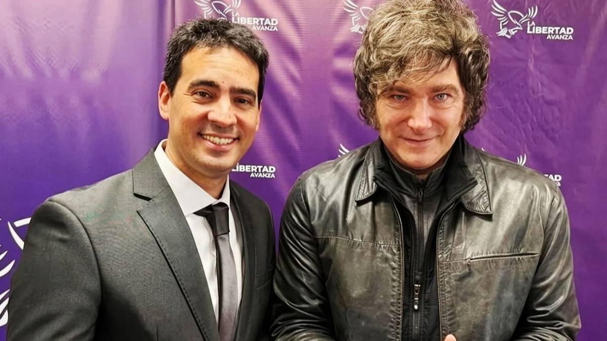"Imbécil total": los duros tuits que Milei le dedicó a su nuevo vocero