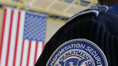 Seguridad aeroportuaria de EEUU ayuda a aficionados del Mundial locos por la salsa ranchera Seguridad aeroportuaria de EEUU ayuda a aficionados del Mundial locos por la salsa ranchera