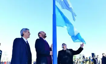 Insfrán encabezó los actos por el Día de la Bandera en Formosa | Gildo insfrán