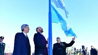 Insfrán encabezó los actos por el Día de la Bandera y homenajeó a Manuel Belgrano en Formosa Insfrán encabezó los actos por el Día de la Bandera y homenajeó a Manuel Belgrano en Formosa