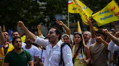 Policía de París detiene a 20 personas en concentración opositora iraní prohibida por la autoridad Policía de París detiene a 20 personas en concentración opositora iraní prohibida por la autoridad