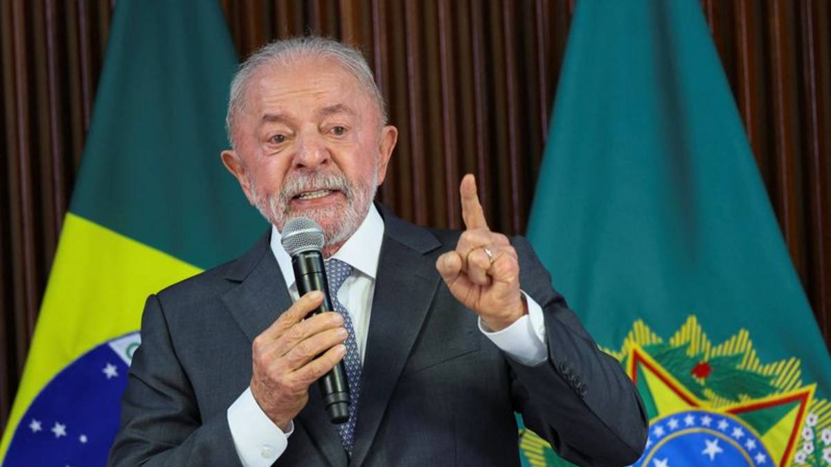 Lula mantiene su ventaja en las encuestas frente al senador derechista Bolsonaro