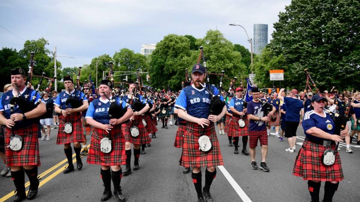 El "Tartan Army" escocés del Mundial se despide de Boston
