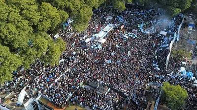 "La queremos en la Rosada": el mensaje de Máximo en el banderazo por Cristina "La queremos en la Rosada": el mensaje de Máximo en el banderazo por Cristina