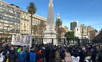 Emotiva despedida a Taty Almeida en Plaza de Mayo: "Su legado quedará grabado" | Murió taty almeida