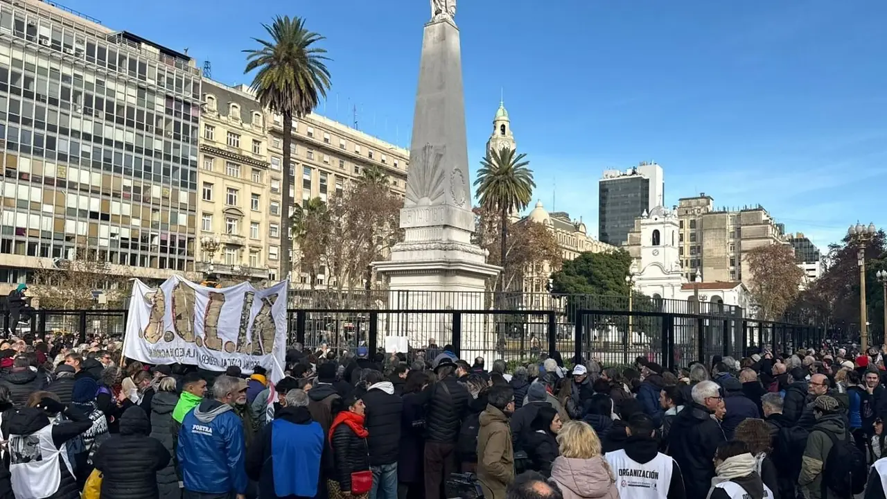 Emotiva despedida a Taty Almeida en Plaza de Mayo: "Su legado quedará grabado"