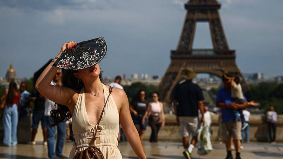 Director de ferrocarriles franceses aconseja a personas vulnerables no viajar durante ola de calor