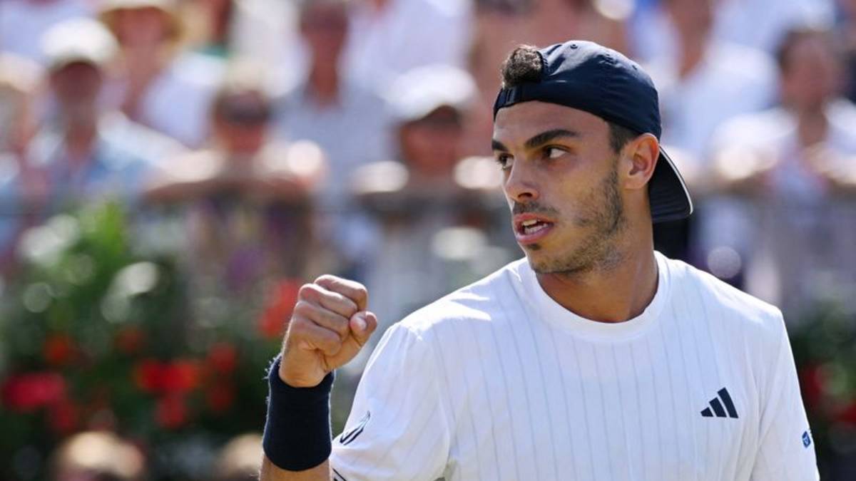 Argentino Cerúndolo se impone a Paul tras un reñido partido y se lleva el título de Queen's