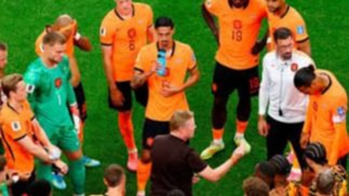Arrancaron: silbidos e insultos por las pausas de hidratación en los estadios del Mundial