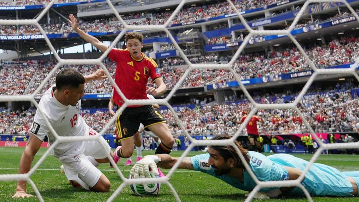 Irán no logra aprovechar el hombre de más y empata 0-0 con Bélgica