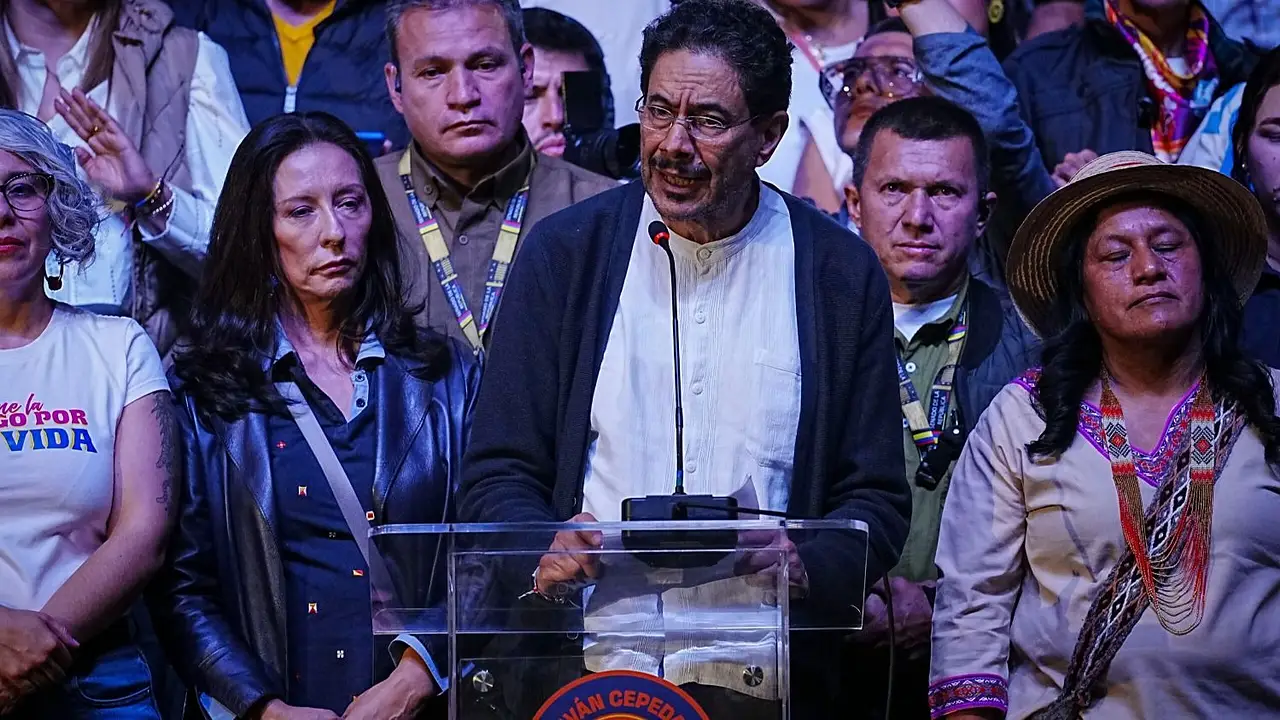 Cepeda llamó a la "desobediencia civil" y apuntó contra la ciudadanía estadounidense de Abelardo