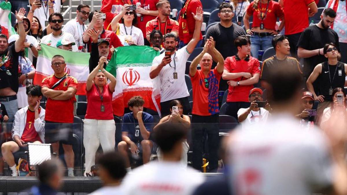 Selección de Irán deja nota de agradecimiento en vestuario de Los Ángeles tras el empate con Bélgica en Mundial