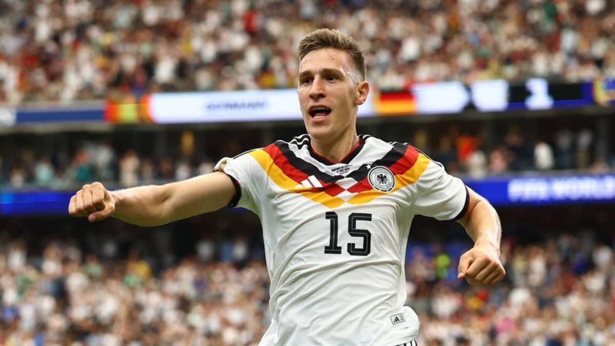El defensa alemán Schlotterbeck se perderá el resto del Mundial por una lesión de tobillo