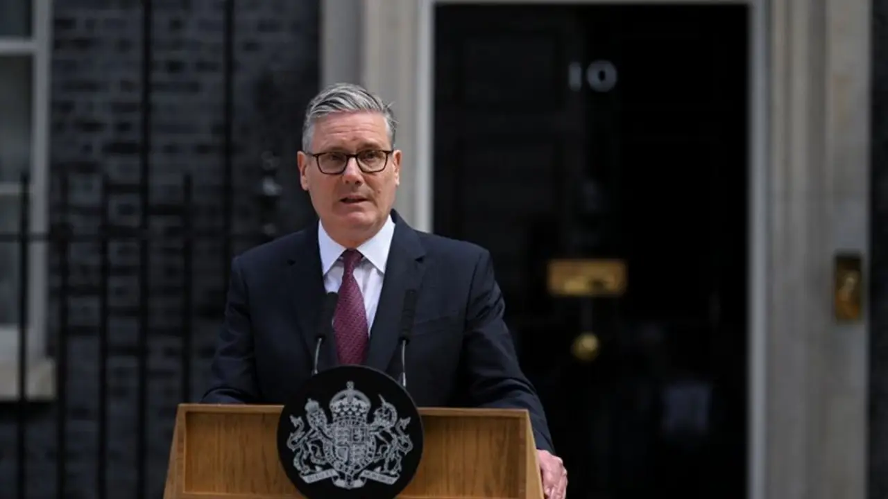 Impopular Starmer dimite como primer ministro británico tras apenas dos años en el cargo