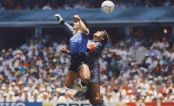 A 40 años de la Mano de Dios, iluminan a Maradona en una villa: "El sueño de la periferia" | Diego maradona