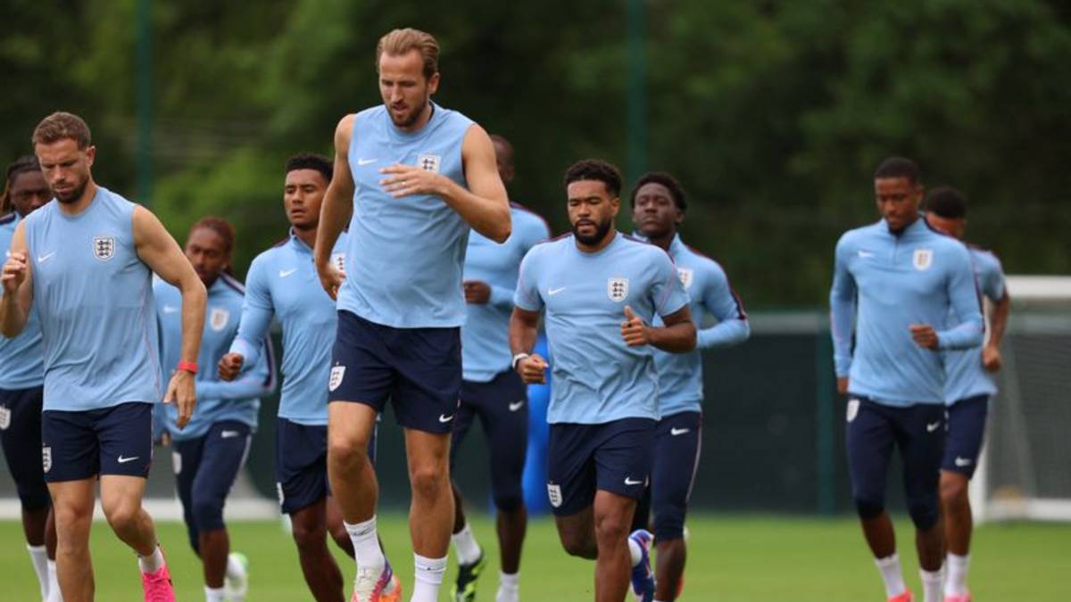 Defensor Spence no se preocupa por los gritos de Tuchel y dice que DT de Inglaterra exige un alto nivel