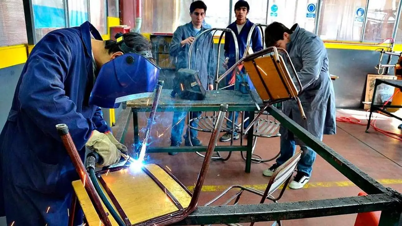 Con cuatro escuelas paralizadas en Formosa, la educación técnica se convierte en otra víctima del ajuste de Milei: los detalles