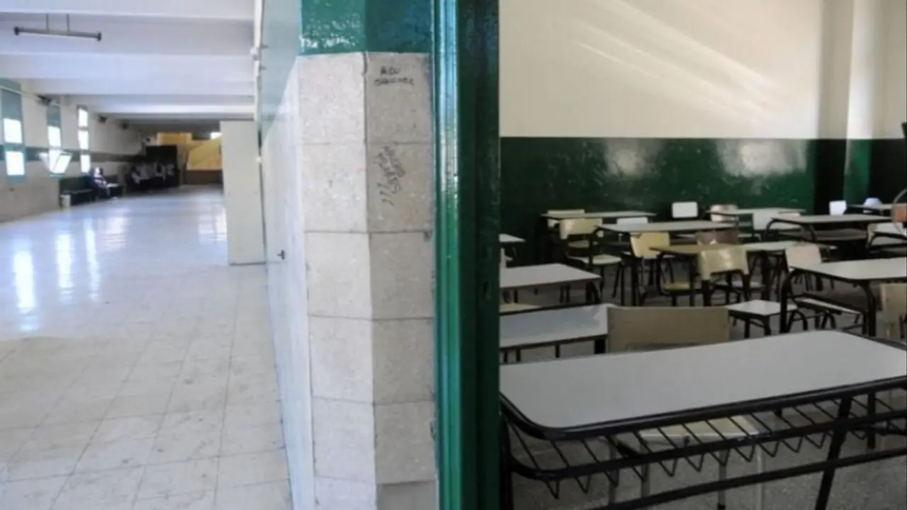 Sin acuerdo salarial, docentes de Santa Cruz se enfrentan al gobernador Claudio Vidal e inician paro por 72 horas