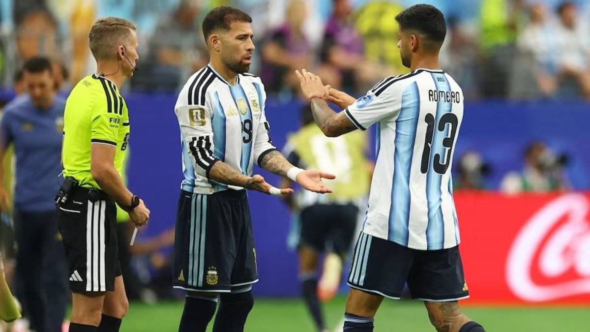 Cristian Romero salió lesionado ante Austria y preocupa a Lionel Scaloni en la Selección Argentina