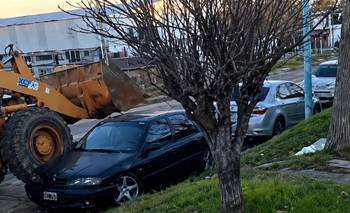 Una retroexcavadora sembró el caos en Entre Ríos: siete autos destruidos y dos heridos | Entre ríos