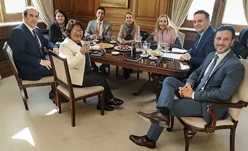 Karina se reunió con senadores para blindar a Adorni pero Bullrich pegó el faltazo | Tensión en el oficialismo