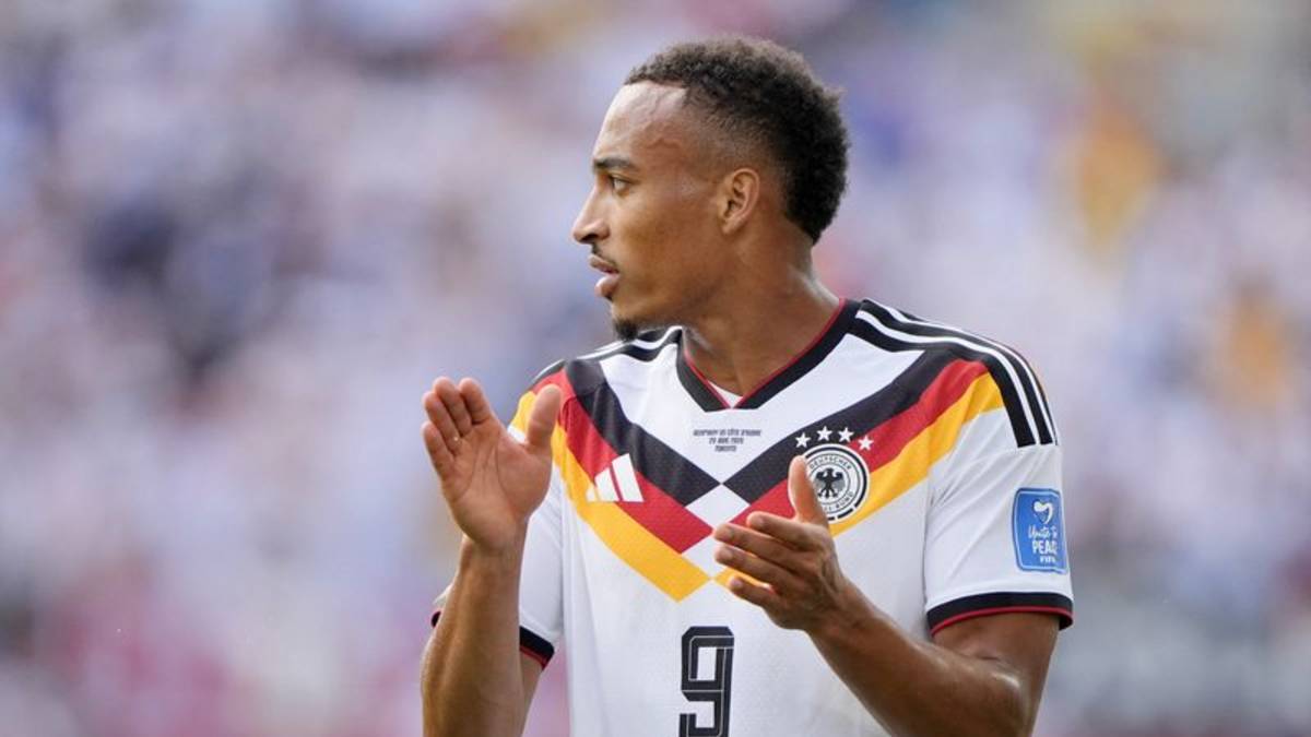 Leweling se hará el corte con flequillo en triángulo del brasileño Ronaldo si Alemania gana el Mundial