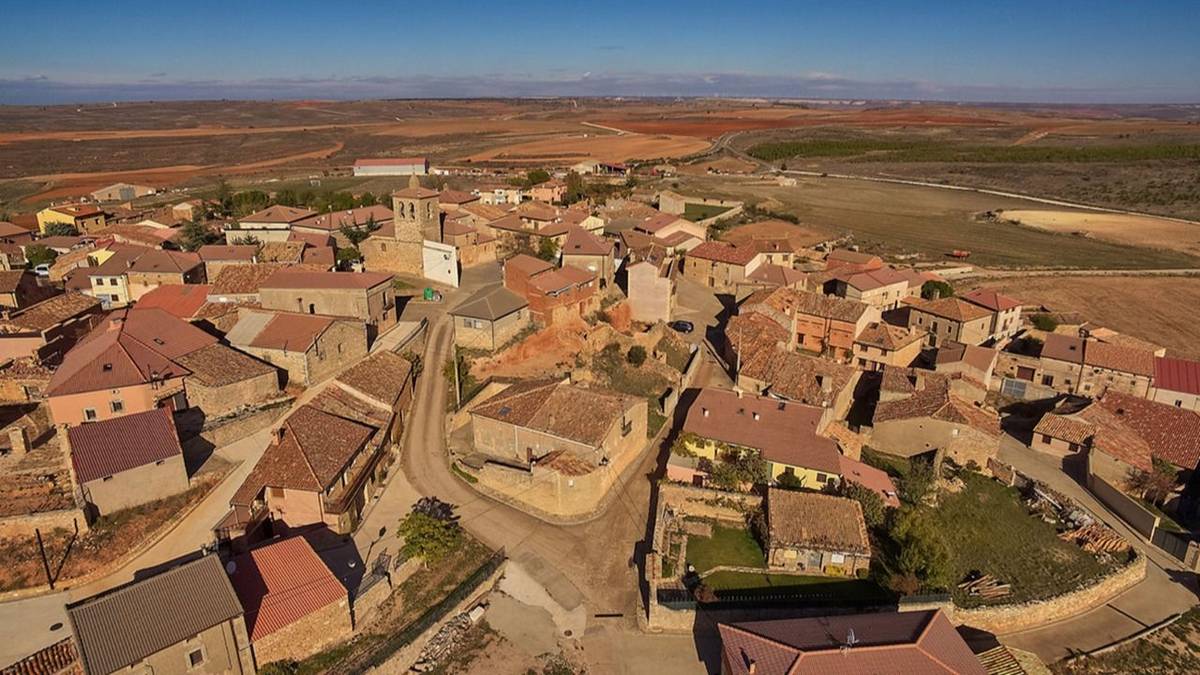 Furor por el pueblo de España que ofrece casas gratis y trabajo para repoblar sus calles