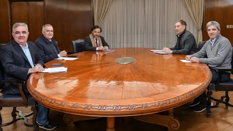 Jaldo, Jalil y Sáenz pasaron la gorra por la Casa Rosada en plena negociación política Jaldo, Jalil y Sáenz pasaron la gorra por la Casa Rosada en plena negociación política