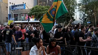 Algunos votantes jóvenes brasileños están dando la espalda a Lula Algunos votantes jóvenes brasileños están dando la espalda a Lula