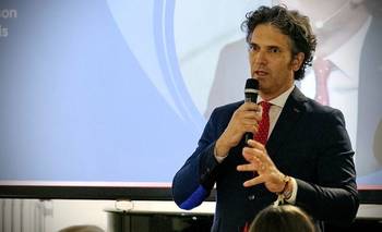 Purga ideológica en la Casa Argentina en París | Francia