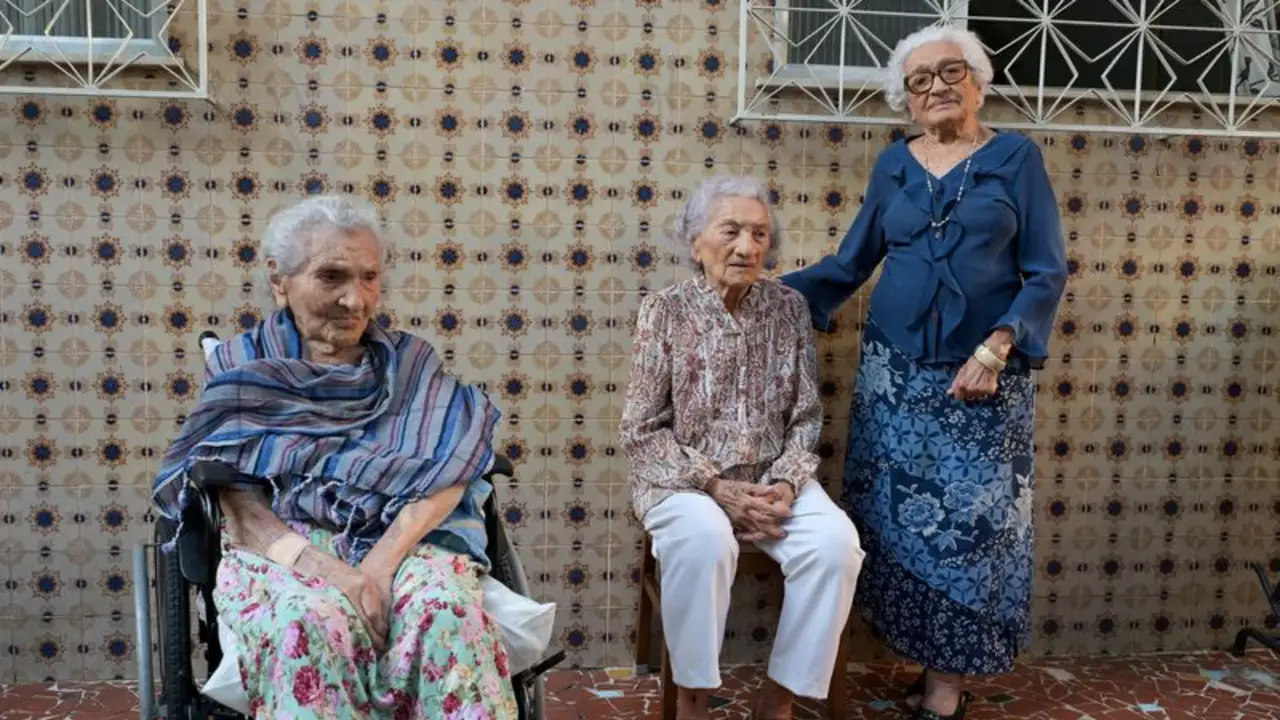 Científicos buscan pistas sobre la longevidad en tres hermanas brasileñas de más de 100 años