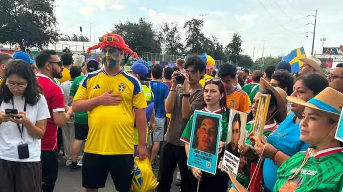 En pleno Mundial, hinchas suecos marcharon con las madres de hijos desaparecidos en México