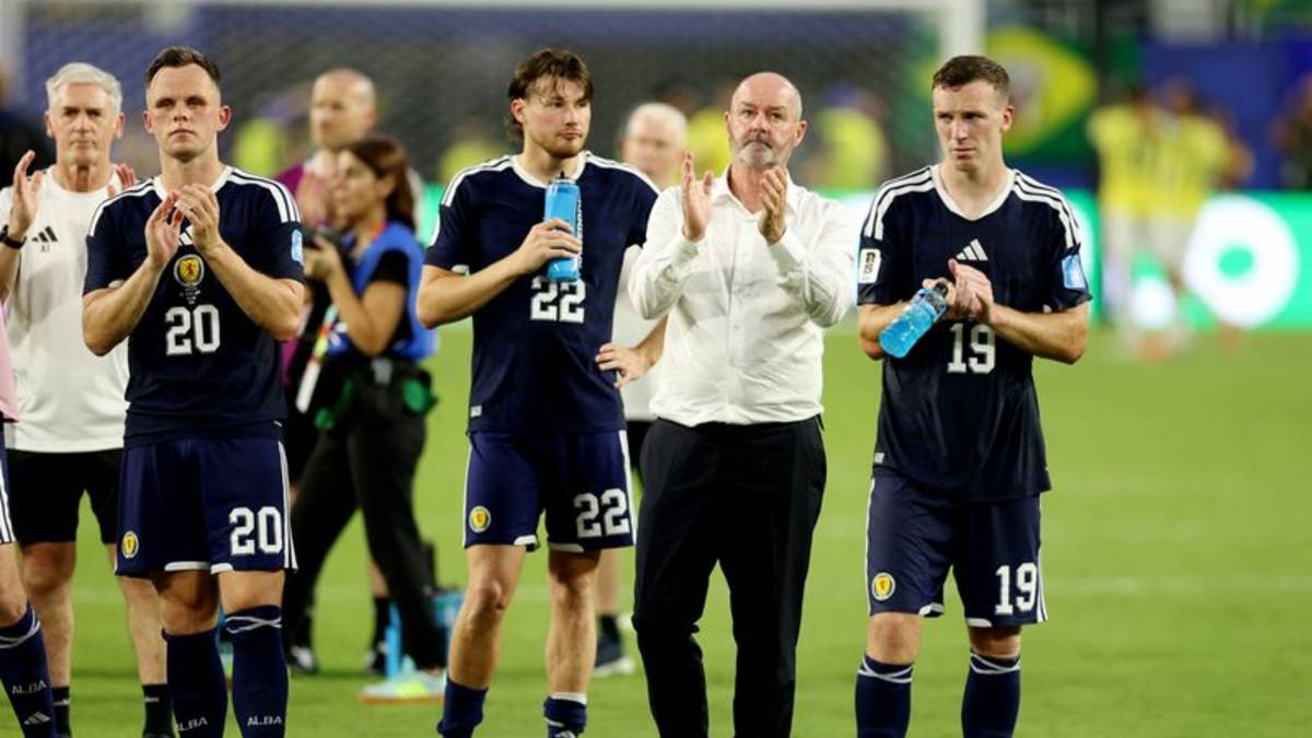 Clarke cree que Escocia regresará a casa tras una derrota por culpa propia