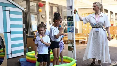 La ola de calor en Europa obliga a cerrar colegios y buscar soluciones para proteger a los niños La ola de calor en Europa obliga a cerrar colegios y buscar soluciones para proteger a los niños