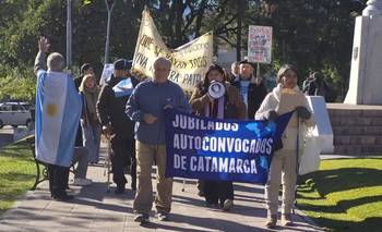 Jubilados autoconvocados de Catamarca se movilizaron contra el ajuste de Milei y Jalil | Catamarca