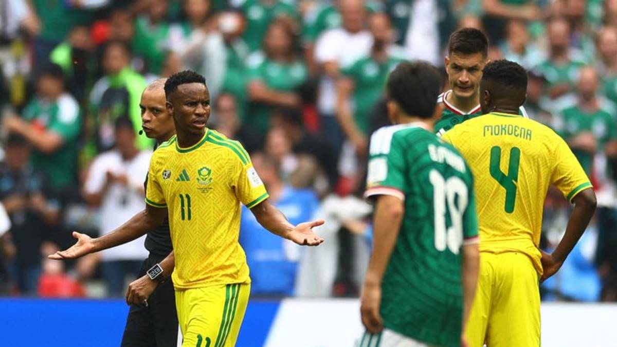 FIFA desestima apelación de sudafricano Zwane, que se perderá el partido contra Canadá por sanción