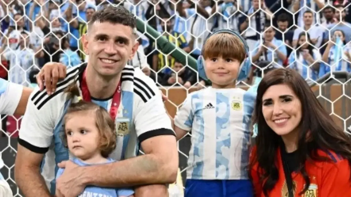 Cuántos hijos tiene el Dibu Martínez con Mandinha