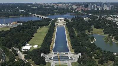 Estanque reflectante de Washington está bajo vigilancia, Trump culpa a vándalos por aparición de algas Estanque reflectante de Washington está bajo vigilancia, Trump culpa a vándalos por aparición de algas